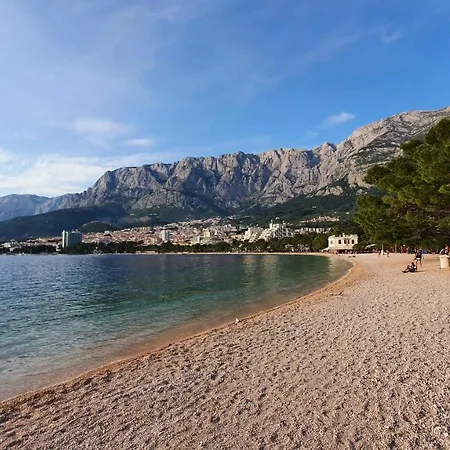 Apartament Spacious Family Near The Makarska