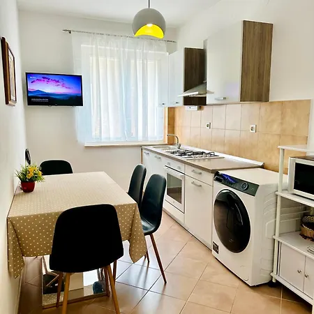 Spacious Family Near The Apartament Makarska
