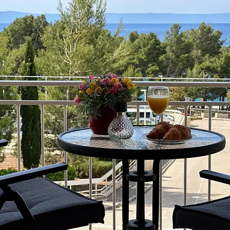 Apartment Spacious Family Near The Makarska