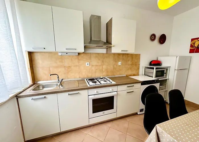 Spacious Family Near The ماكارسكا