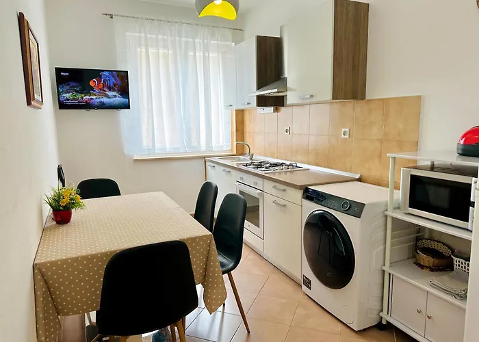 Spacious Family Near The ماكارسكا