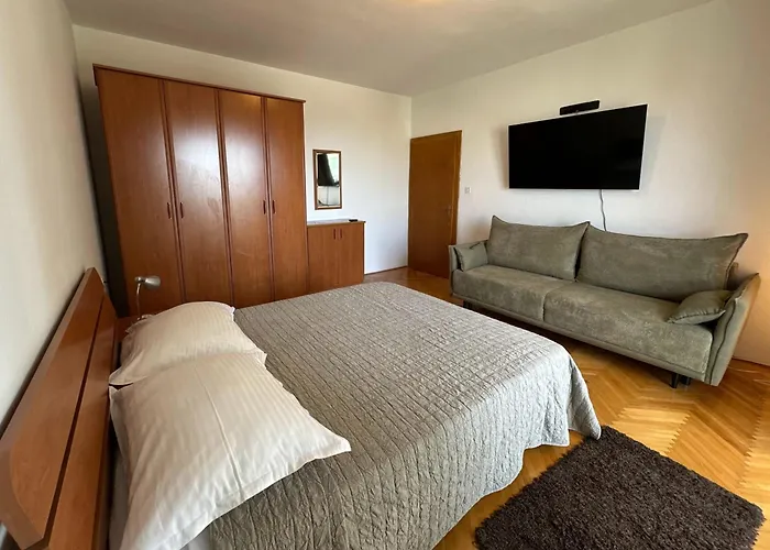 Spacious Family Near The * ماكارسكا